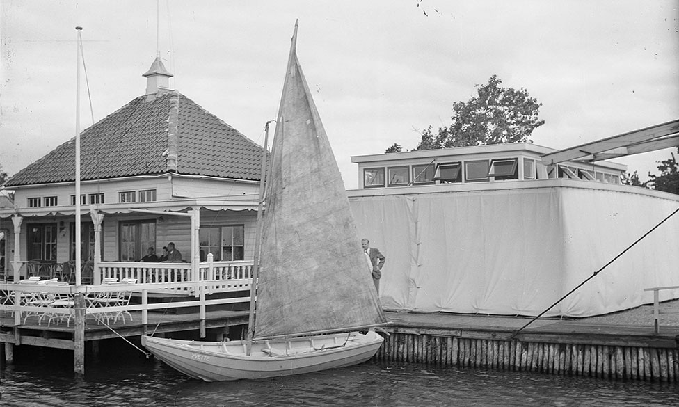 De Engelandvaarders sloep Yvette, hier in 1949 op de KWVL, heeft een bijzondere geschiedenis.